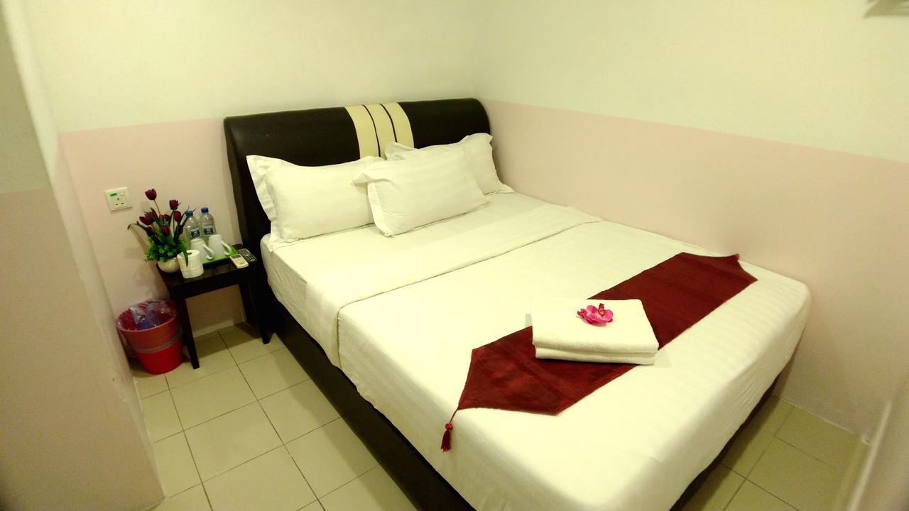 Apple 1 Hotel Budget Gelugor Exterior foto
